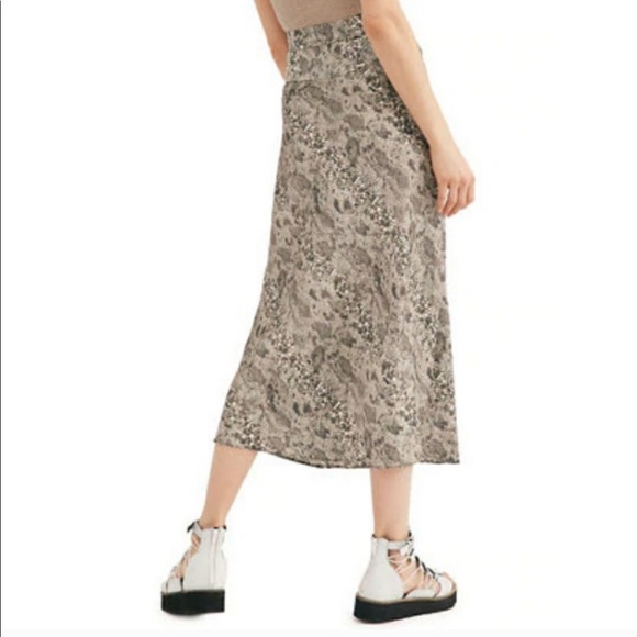 Free People Normani Bias Animal Printed Skirt NWT SZ 2 - Picture 2 of 5